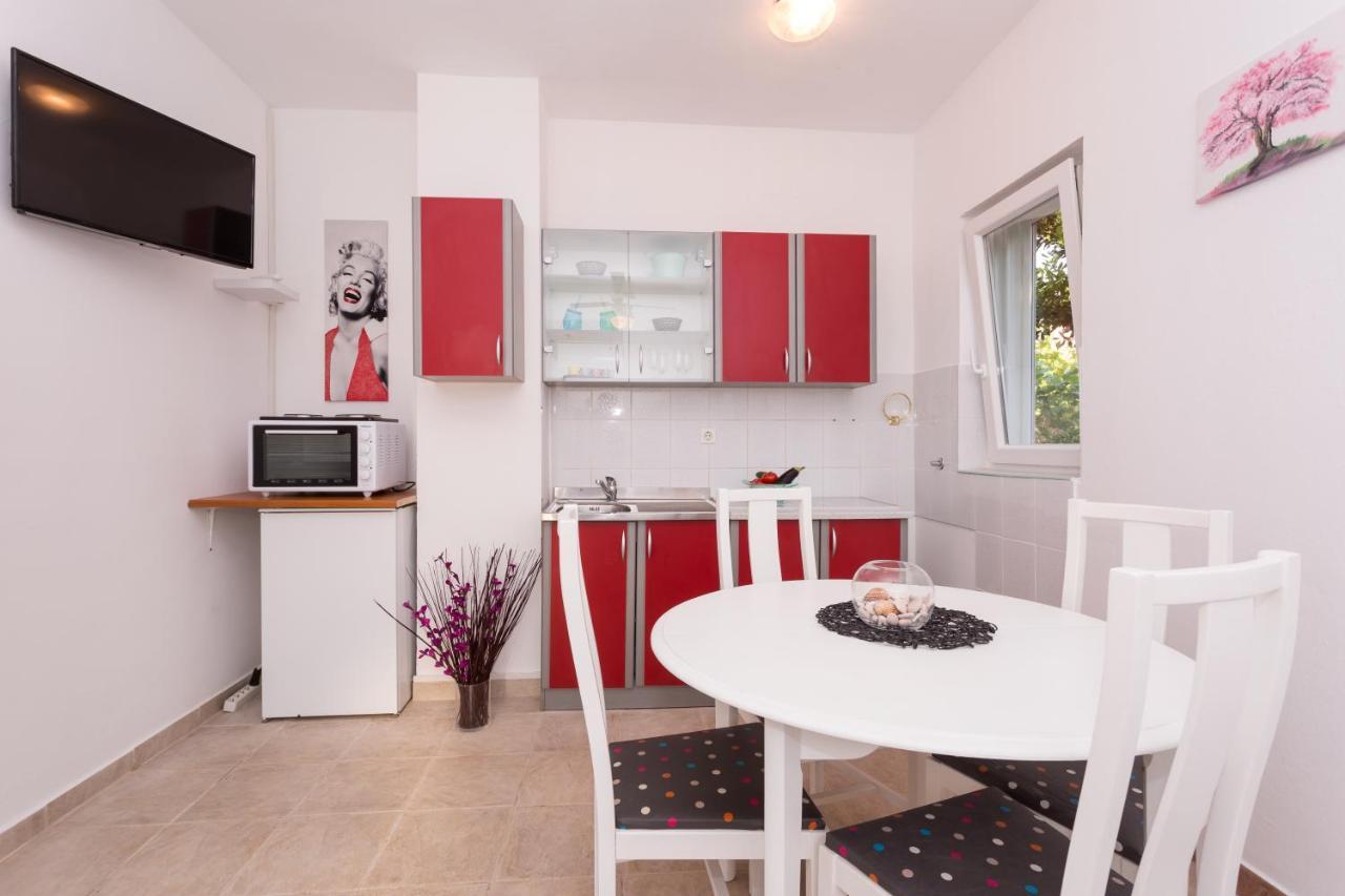 Lara - Apartment Near The Beach Vrbnik Exterior photo
